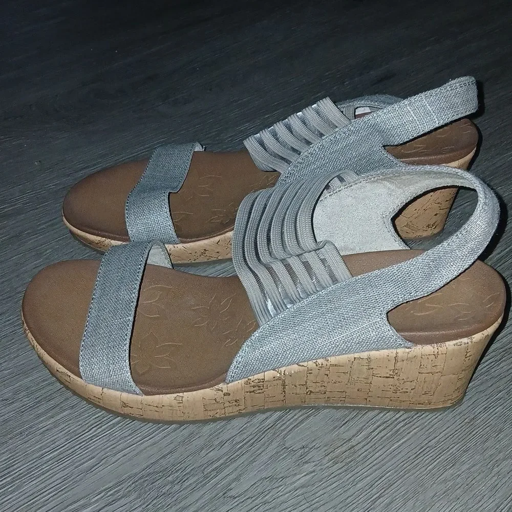 Skechers luxe foam tan Women's Wedge Sandals Style 38527 Sz 9 NWOT